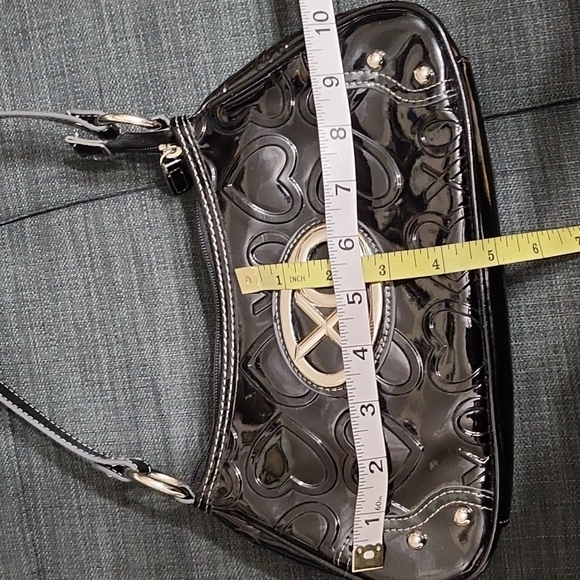 BEAUTIFUL XOXO BLACK PATENT HEARTS SHOULDER BAG IN GREAT CONDITION! - Picture 6 of 8